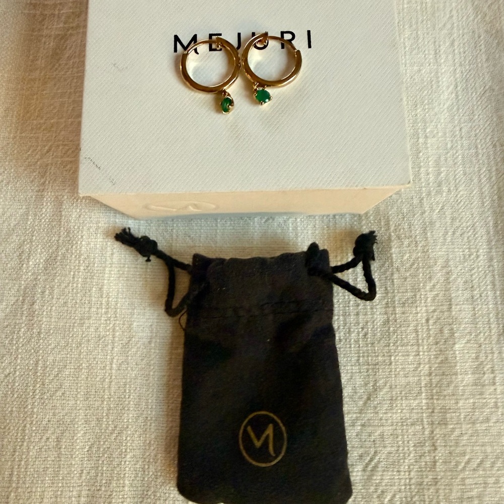 Mejuri Gold mini huggie with green stone - Picture 2 of 2